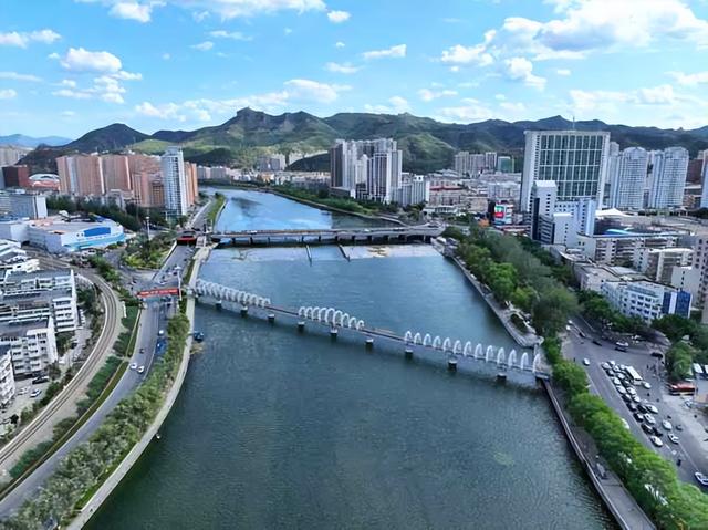 承德“双子星”市区名场面，一个白天圈粉，一个夜晚爆单名场面