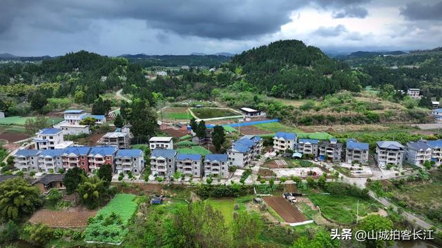 四川这个首批“国贫县”，戴帽31年逆袭成区域前三，凭什么？
