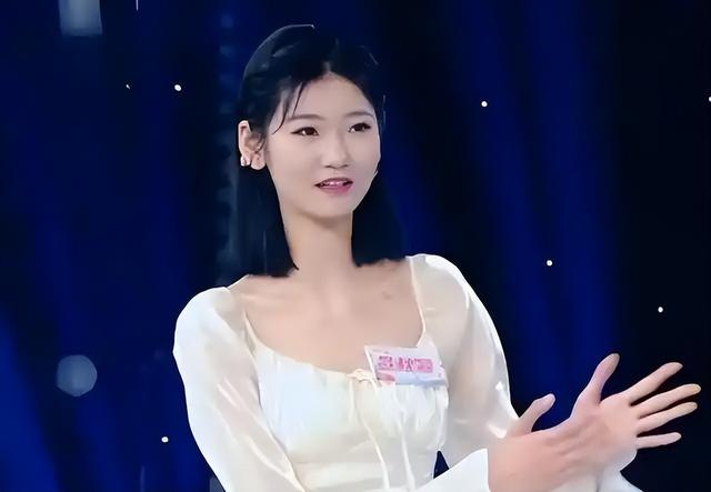 东北女孩身高2.26米，貌美如花，妈妈却天天发愁：这辈子都难嫁人