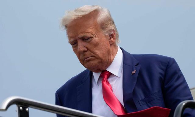 “中国的头号对手”承认，特朗普败得一点不冤，中国至少赢了两次