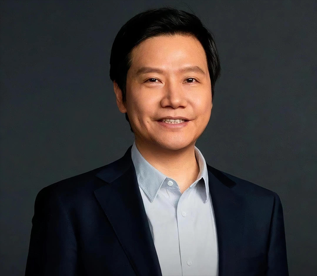 董明珠没想到，雷军受邀观礼阅兵半月多，竟再次令所有人刮目相看