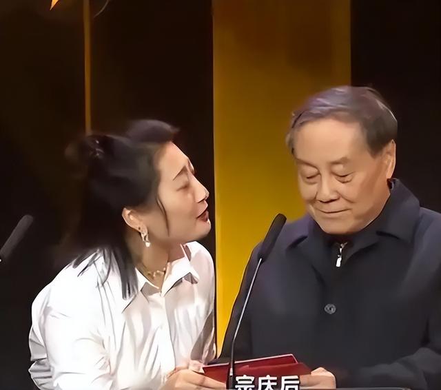 宗庆后培养宗馥莉为继承人，私生子没名分，郎咸平称杜建英水平臭