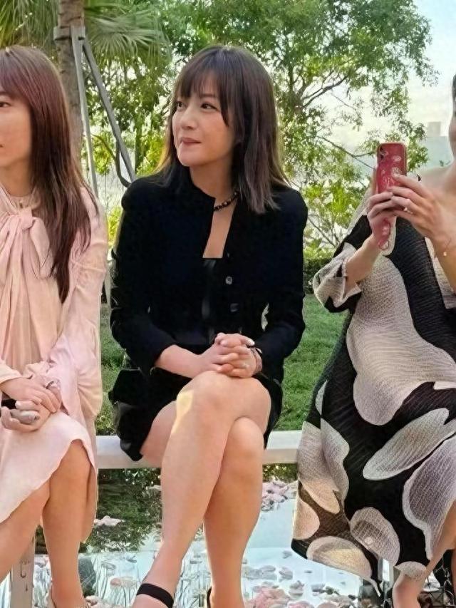 封杀四年，49岁赵薇突传消息，因胃癌去世传闻5个月前就真相大白