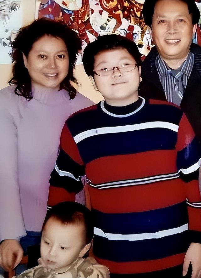 唐国强也没想到，走了35年的前妻，意外让两个残疾儿子承受了恶意