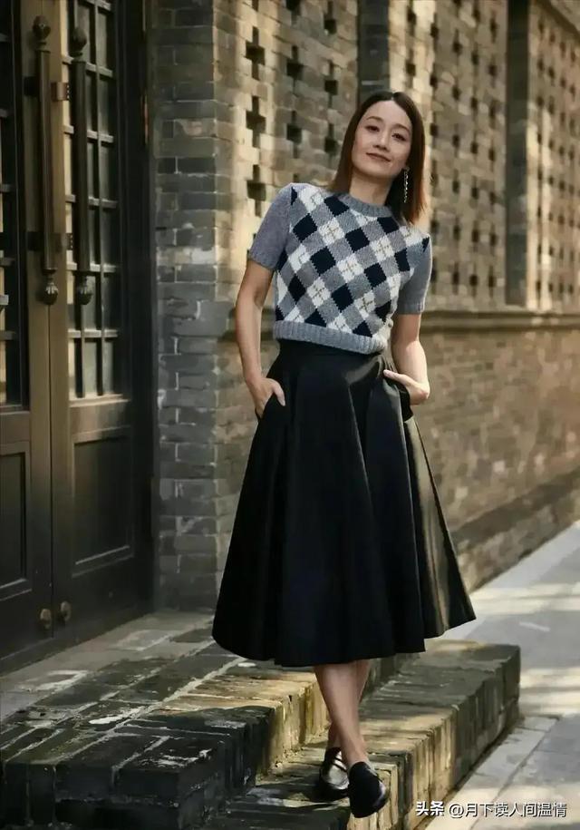 马伊琍好像二次发育了,身材变得更丰满了,以前感觉她前胸贴后背