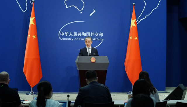 美方盯紧菲方，我国海警全副武装守仁爱礁，这一次新账旧账一起算