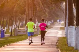 医生发现：夏天坚持晨跑的人，不出一个月，身体或有这4变化图片