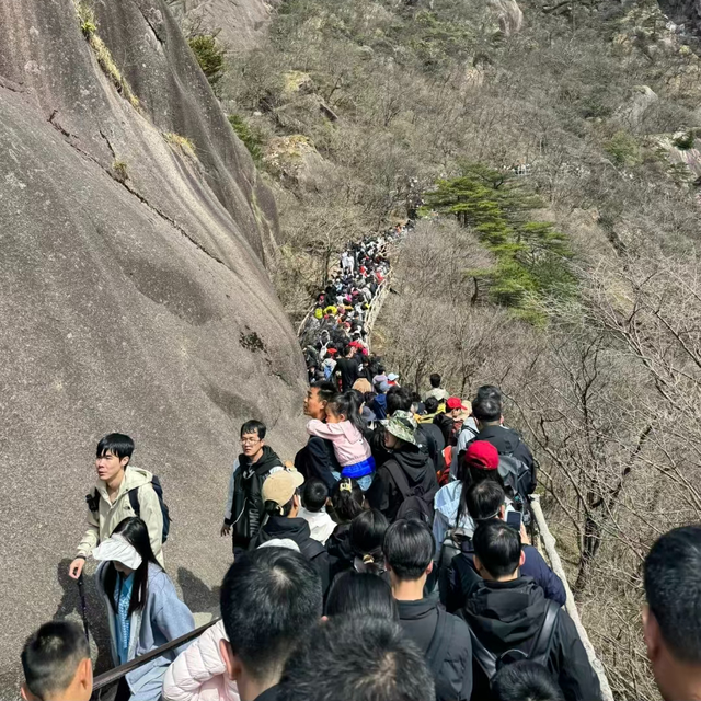 国庆节黄金周，全国最堵十大景区出炉：一眼望不到边的人头