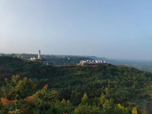 重庆璧山与江津交界处有一大寨，山上很多古迹，璧山八景之一