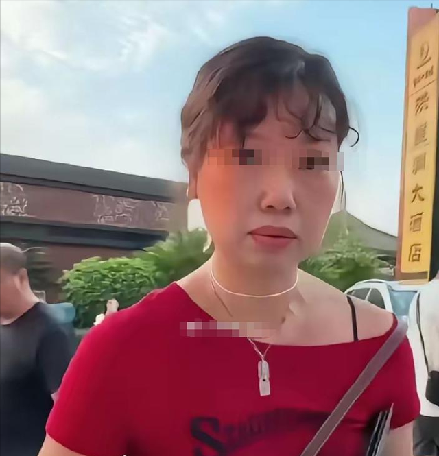 重庆红衣女“社会性死亡”，正脸照曝光
