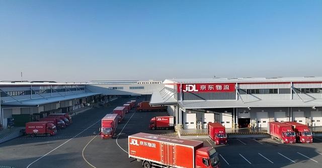 京东集团收入差距断崖：21年9516亿，22年10462亿，24年令人意外