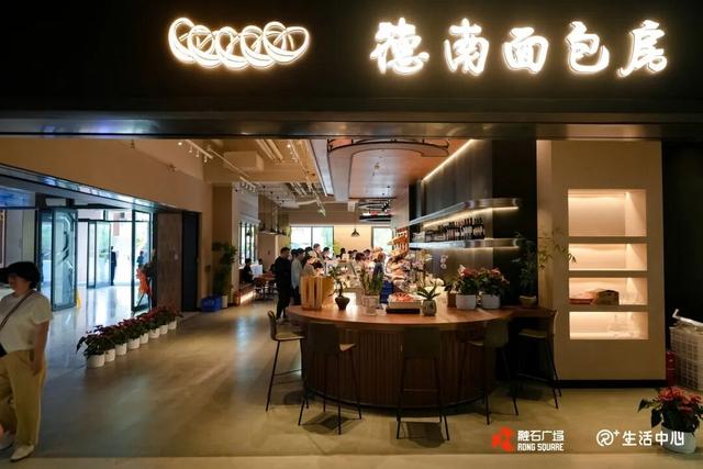 国内首家「机器人科技体验店」落地首钢融石广场