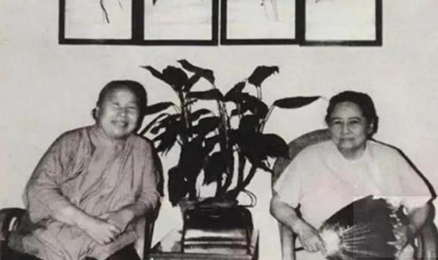 宋庆龄拒绝与孙中山合葬，直言：她伴我53年，我答应要和她葬一起
