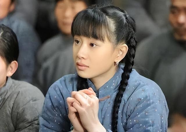 32 岁李梦真空上阵几乎全裸，网友直呼太大胆