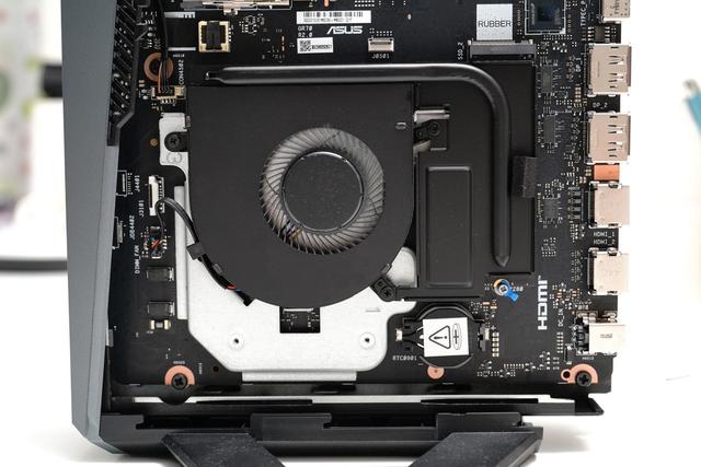 把X3D处理器塞进迷你主机是种什么体验？ROG魔霸9 MINI评测