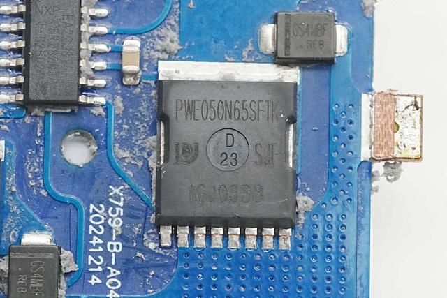业界首款满血版PD3.1快充，绿联500W氮化镓充电器拆解