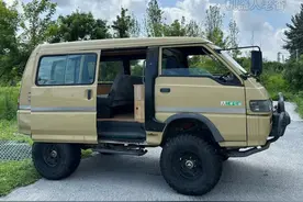 底盘够高，四驱动力强，三菱得利卡改装露营车，实用床车简单设计图片