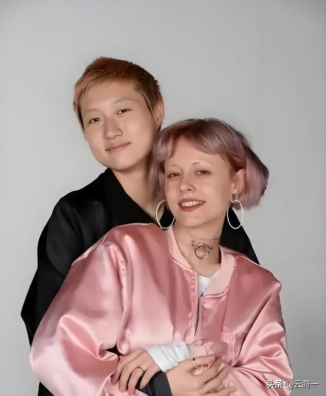 善恶终有报，把儿子养废，任由私生女拾荒的成龙，终为荒唐买单