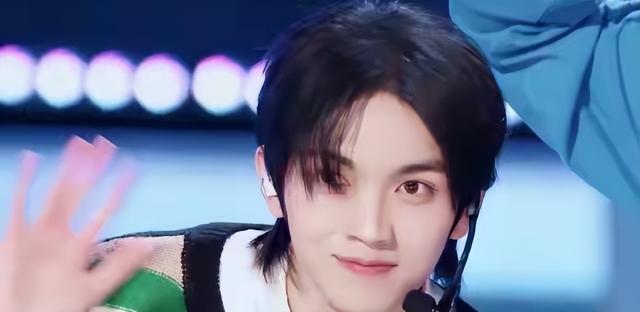 脸没恢复就别出来拍短剧	，顶着膨化脸、大刀双眼皮，太让人出戏了