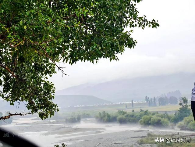新疆维吾尔族自治区不虚此行旅游开发很好大美独库公路一天有四季