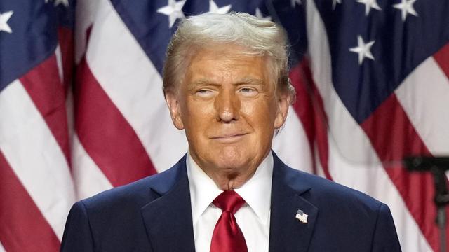 特朗普终究没撑住，对华关税延长90天，还深夜喊话求中国拉美一把