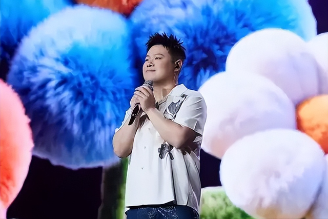 北京这一夜，官宣新身份的岳云鹏，彻底颠覆了大众对他的固有认知