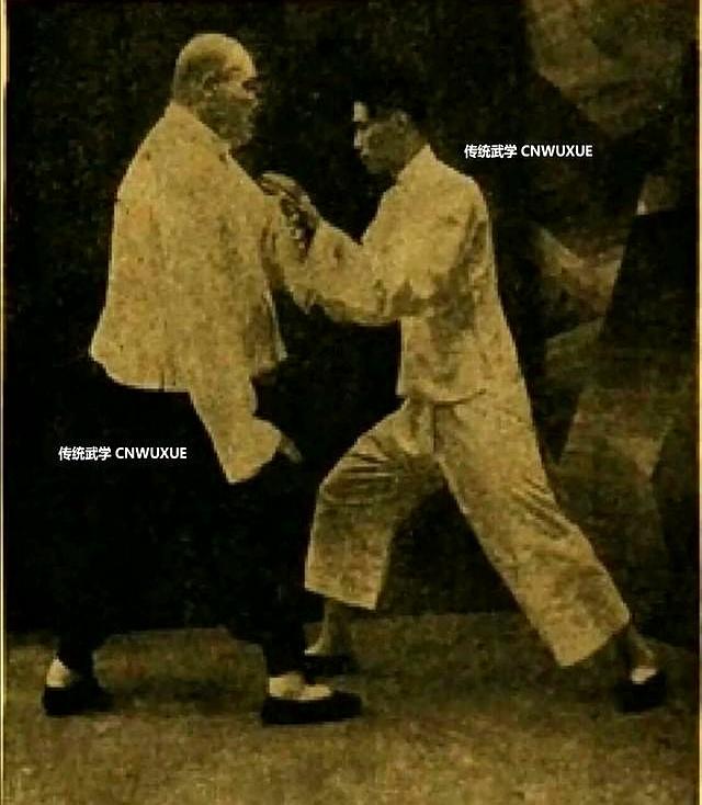 太极不用手	，全靠腰胯走