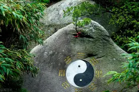 三伏必看百岁道长亲授：夏季"子午诀"打坐法，坚持7天湿气全消！图片