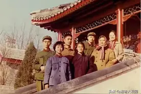1973年，陈毅的家人留影，张茜51岁，满脸忧伤图片