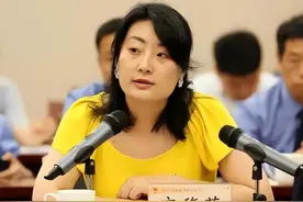 孤立无援的宗馥莉，凭啥能重回娃哈哈？宗老给她留了1张底牌图片