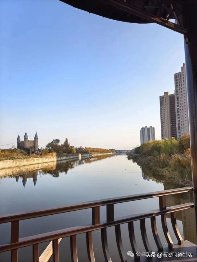 在海安新立发桥上看看老通扬河的水，回味春秋风云！