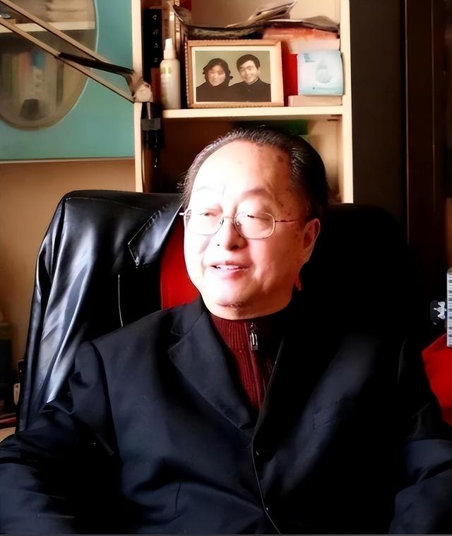 吃里爬外，永不回国？她带领30名演员选择留美，如今年过花甲归来