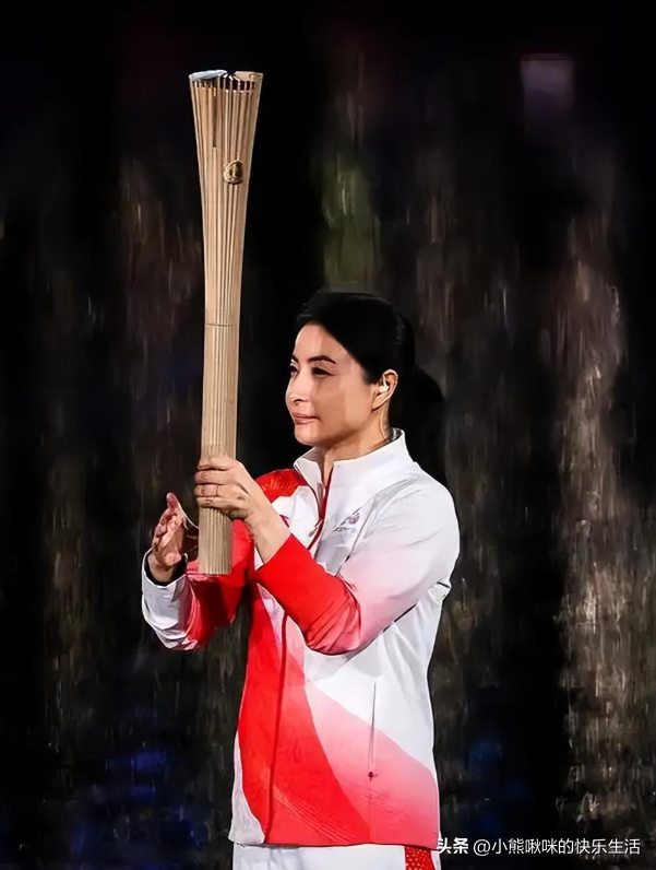 霍震霆没料到！44岁儿媳郭晶晶再次官宣喜讯, 让整个阔太圈沉默了