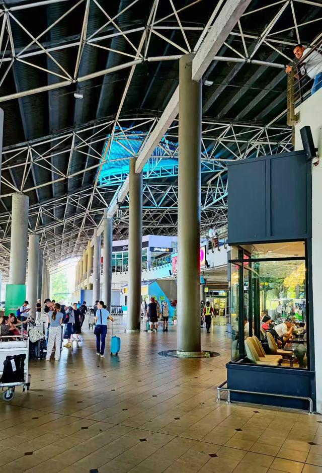 彩色旅图｜28小时飞到仙本那，仿佛又回国，到处中文标志中国话