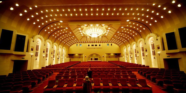 人民大会堂的造价是多少呢？要求总造价不得超过8400万元