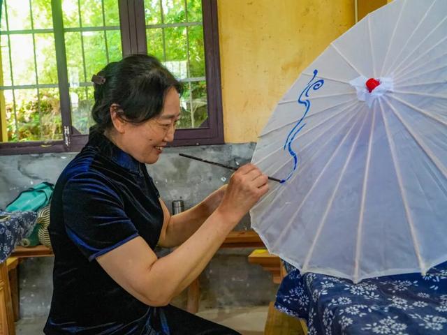 在黟县醉美的秋景里，开启一场非遗体验之旅