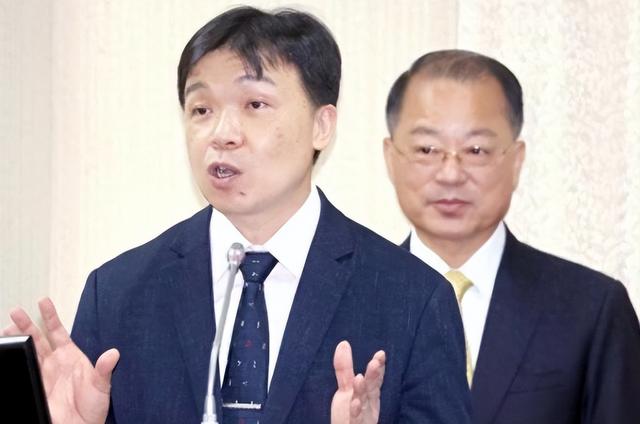 看完阅兵返台后，77岁洪秀柱将有麻烦，吴子嘉断言：她要被关起来