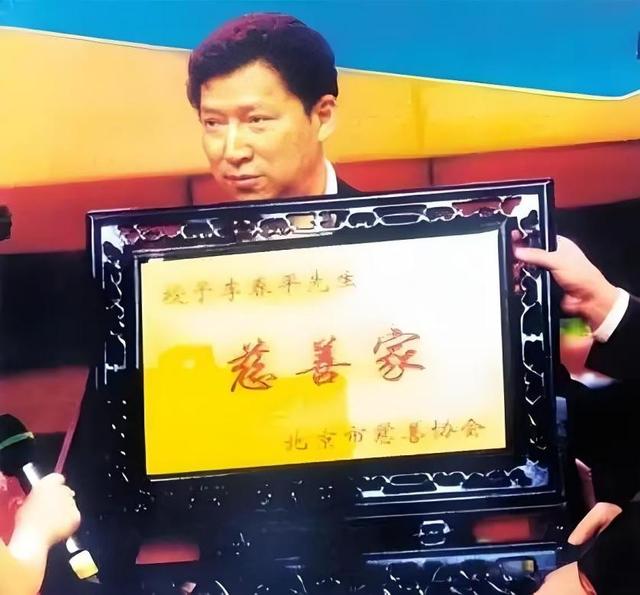 "第一软饭男"去世了，伺候美国老妇13年，继承268亿，死后钱给谁