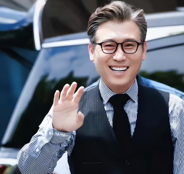 朱媛媛不会想到，自己去世3个月后，李乃文走上了一条“上坡路”