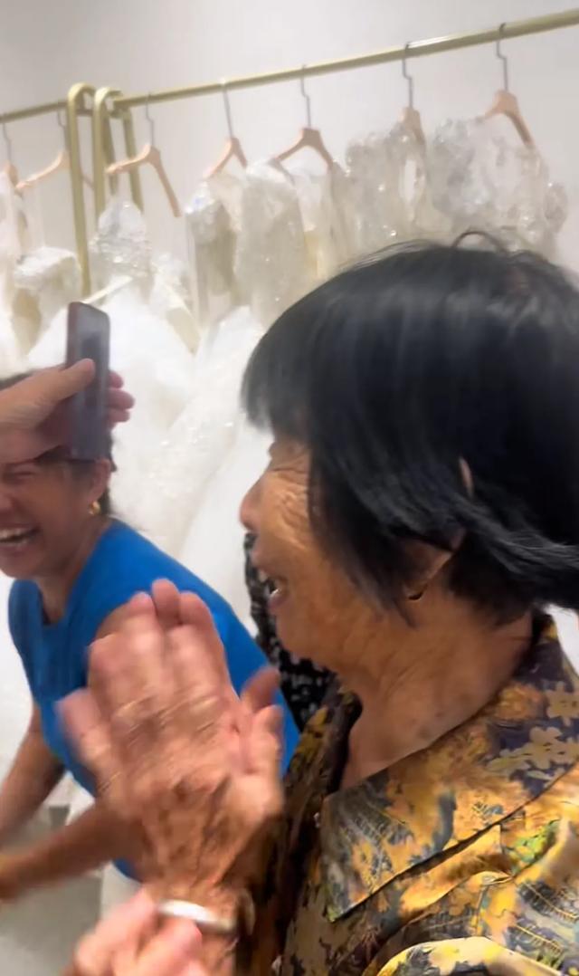 比利时女孩黄楼认亲结束，和养父母去北京旅游，离别前生母后悔了