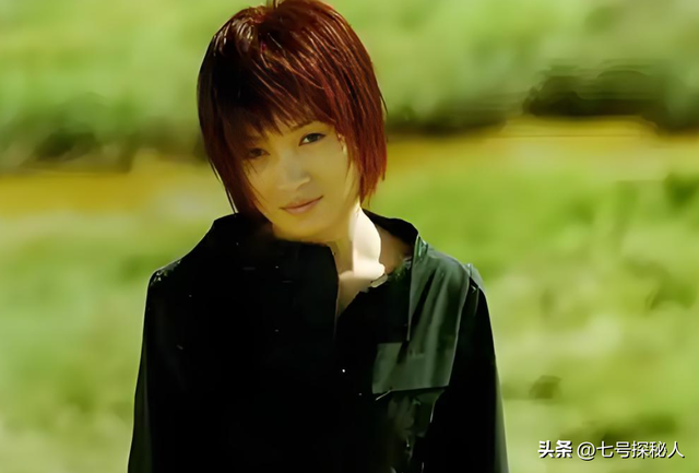 她连续5次上春晚，私下却和恩师同居怀孕被骗流产，现在57岁单身