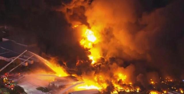 决裂至死？美前副总统离世，特朗普无动于衷，白宫降半旗敷衍了事