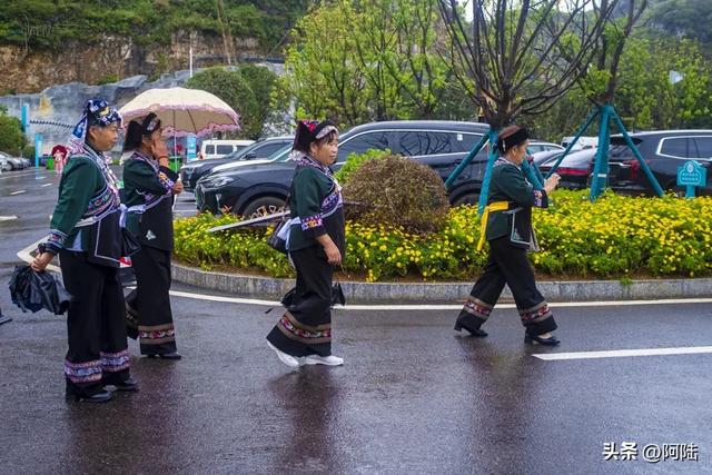 这几天去打卡花江峡谷大桥的人肯定会失望,虽云雾缭绕却在维护中