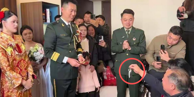 最帅升旗手张自轩大婚不到24小时，荒唐一幕出现，新娘受无妄之灾