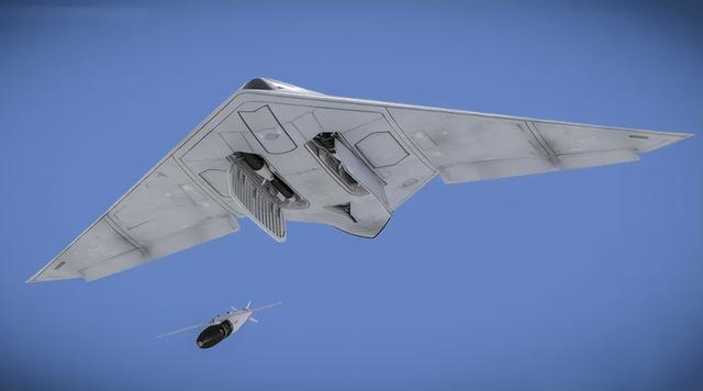 歼16不用冒险投弹！中国隐身“玄龙”战机，首次与歼20编队亮相