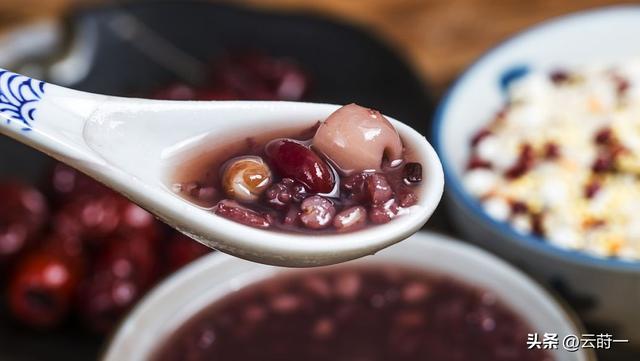 不是迷信！明日腊八节，建议大家：1不出	、2不泡、3要吃	，别大意