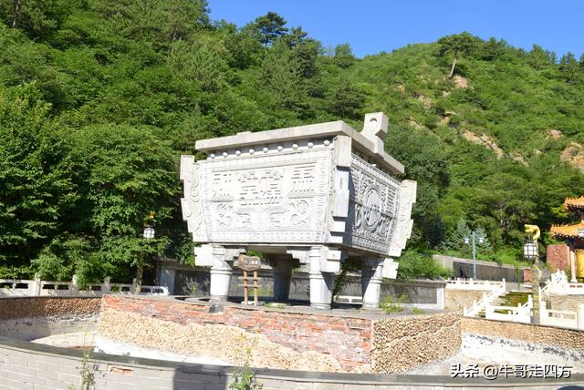 赤城汤泉：汤池映日摇金影、泉脉穿岩涌玉华