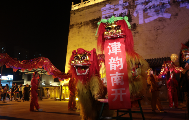 鼓楼灯光秀开启常态化运营 昨日盛大启幕
