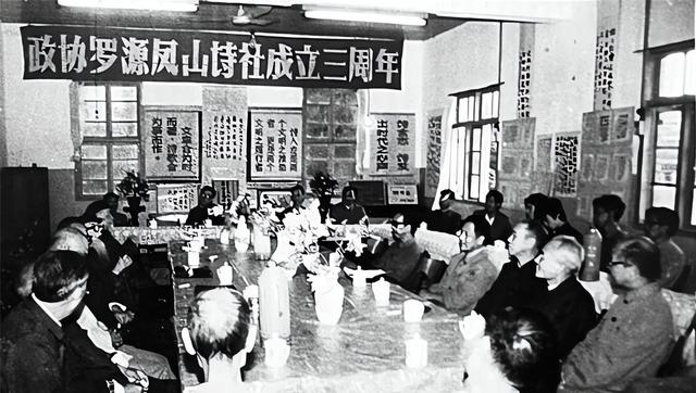 隔壁张嫂独自抚养智障儿40载，去世那天，儿子突然开口说了三个字