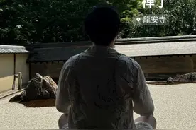 王思聪被爆私下认女，寺庙打坐躺倒配文：累了禅了,疑似忏悔醒悟图片